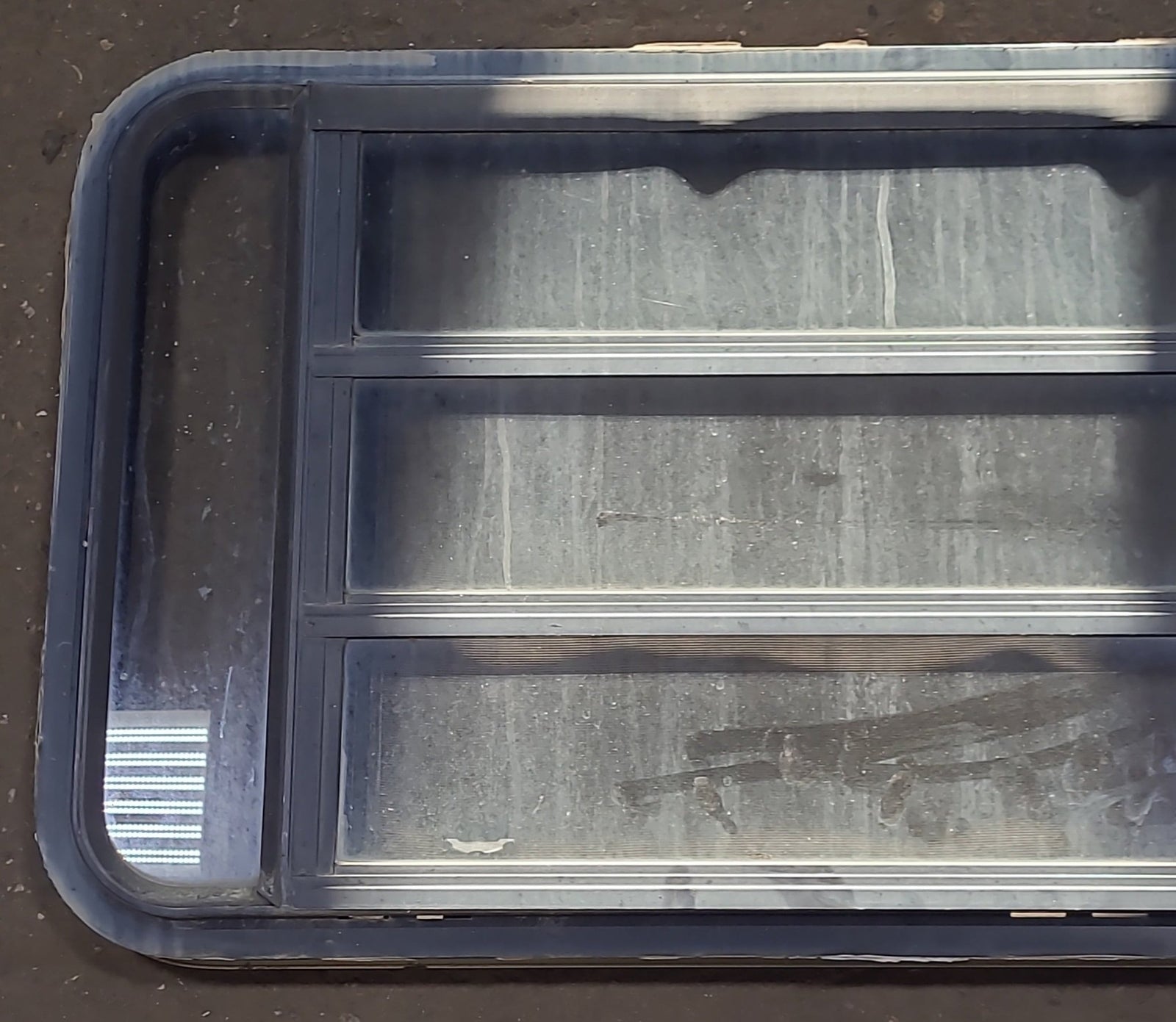 Black Radius Opening Window : 47 1/4