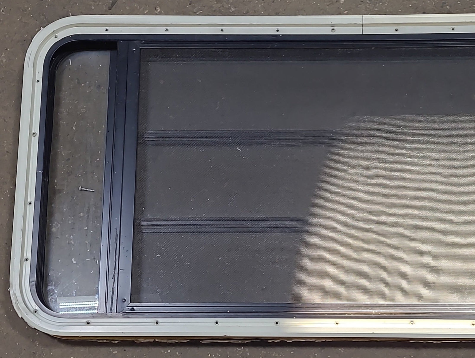 Black Radius Opening Window : 47 1/4