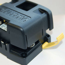 Load image into Gallery viewer, SI-ACR Automatic Charging Relay - 12/24V DC 120A - Young Farts RV Parts