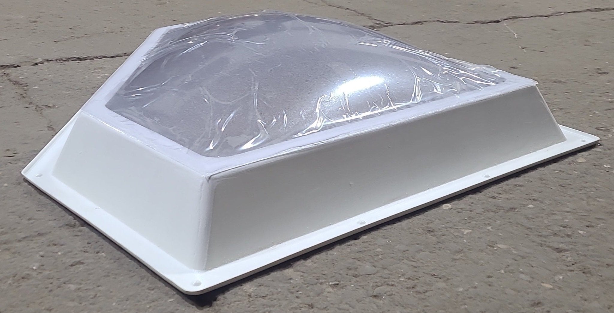 Skylight With Inner Garnish - Young Farts RV Parts