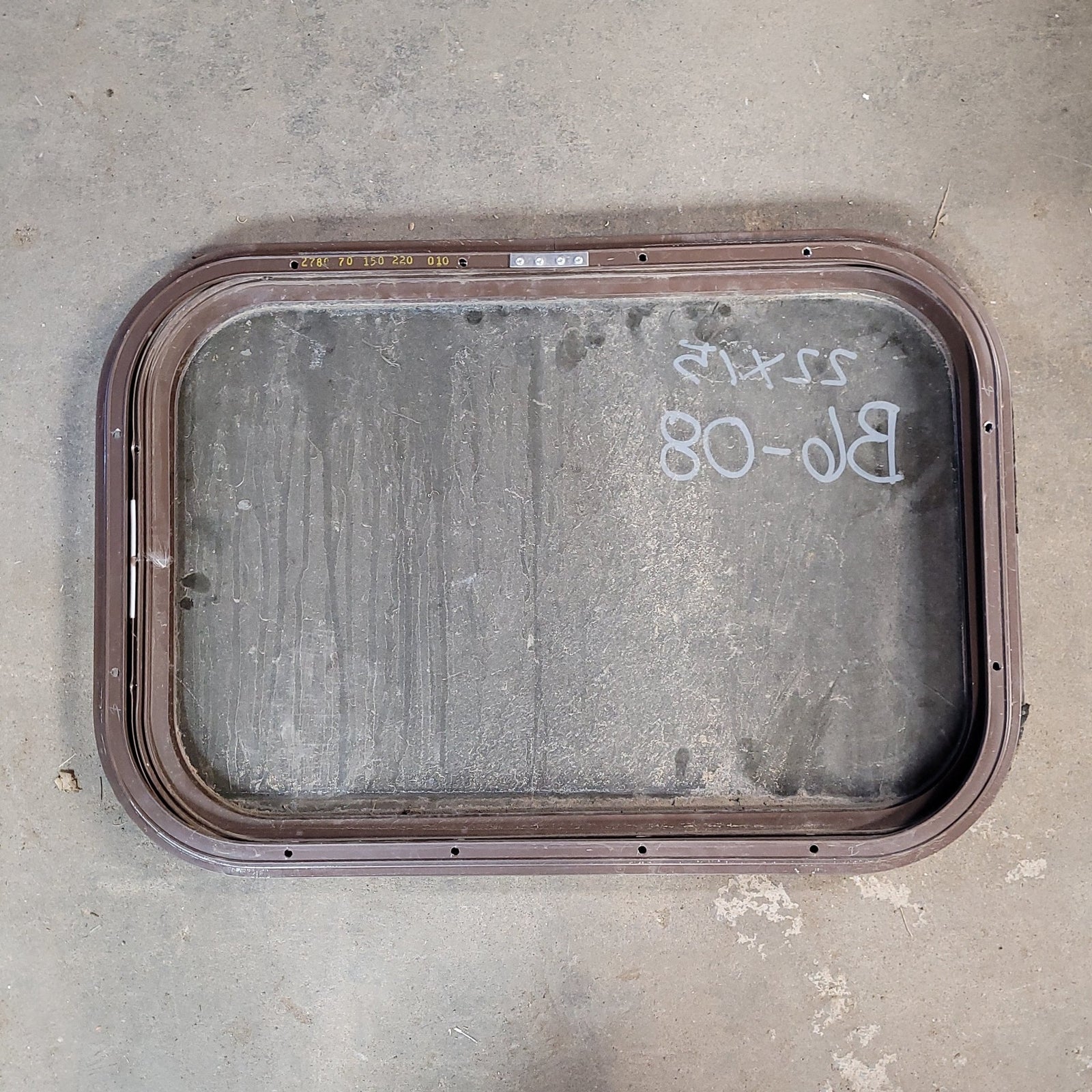 Used Brown Radius Non-Opening Window : 22 X 15 X 2