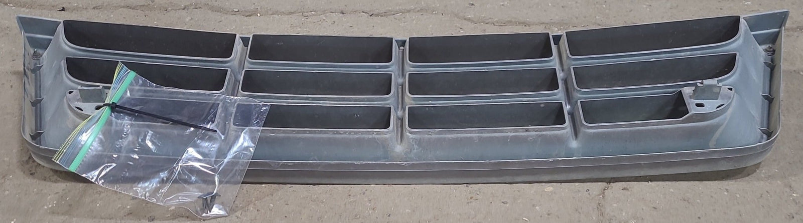 Used Front Grill for 1992 Ford Travelaire Motorhome - Young Farts RV Parts