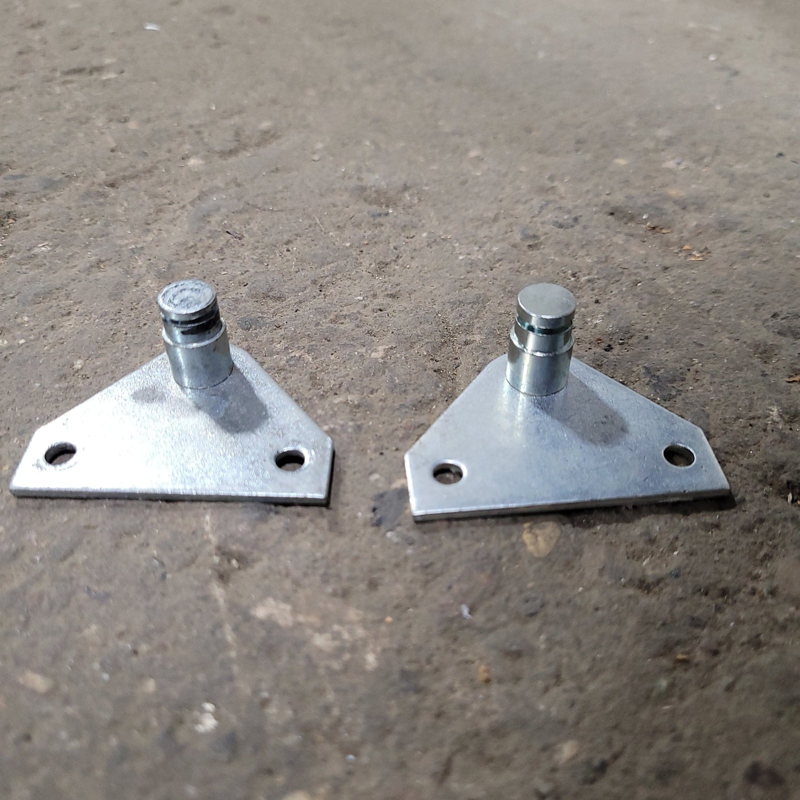 Used Gas Prop Mount-Flat Bracket - Young Farts RV Parts