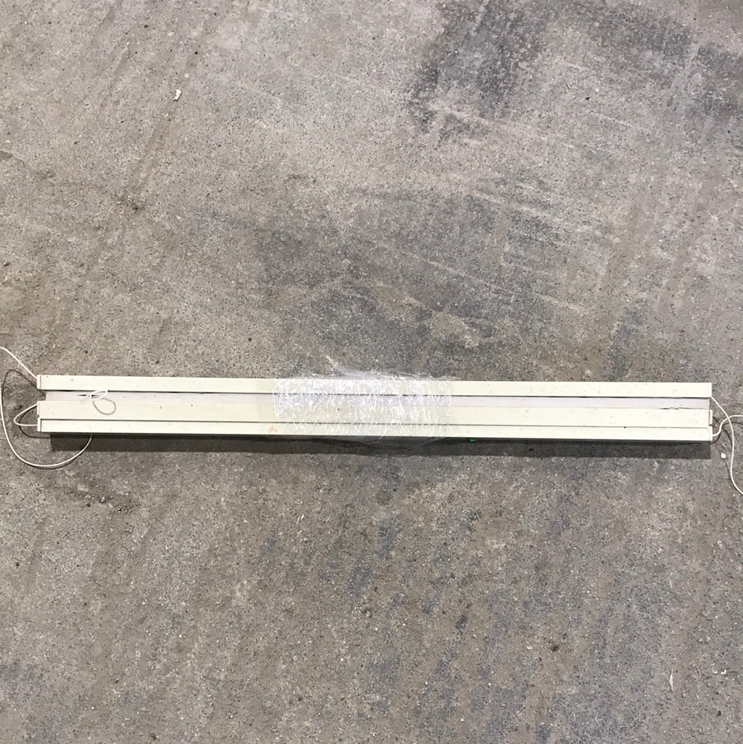 Used IVORY Skylight Blind 21 7/8