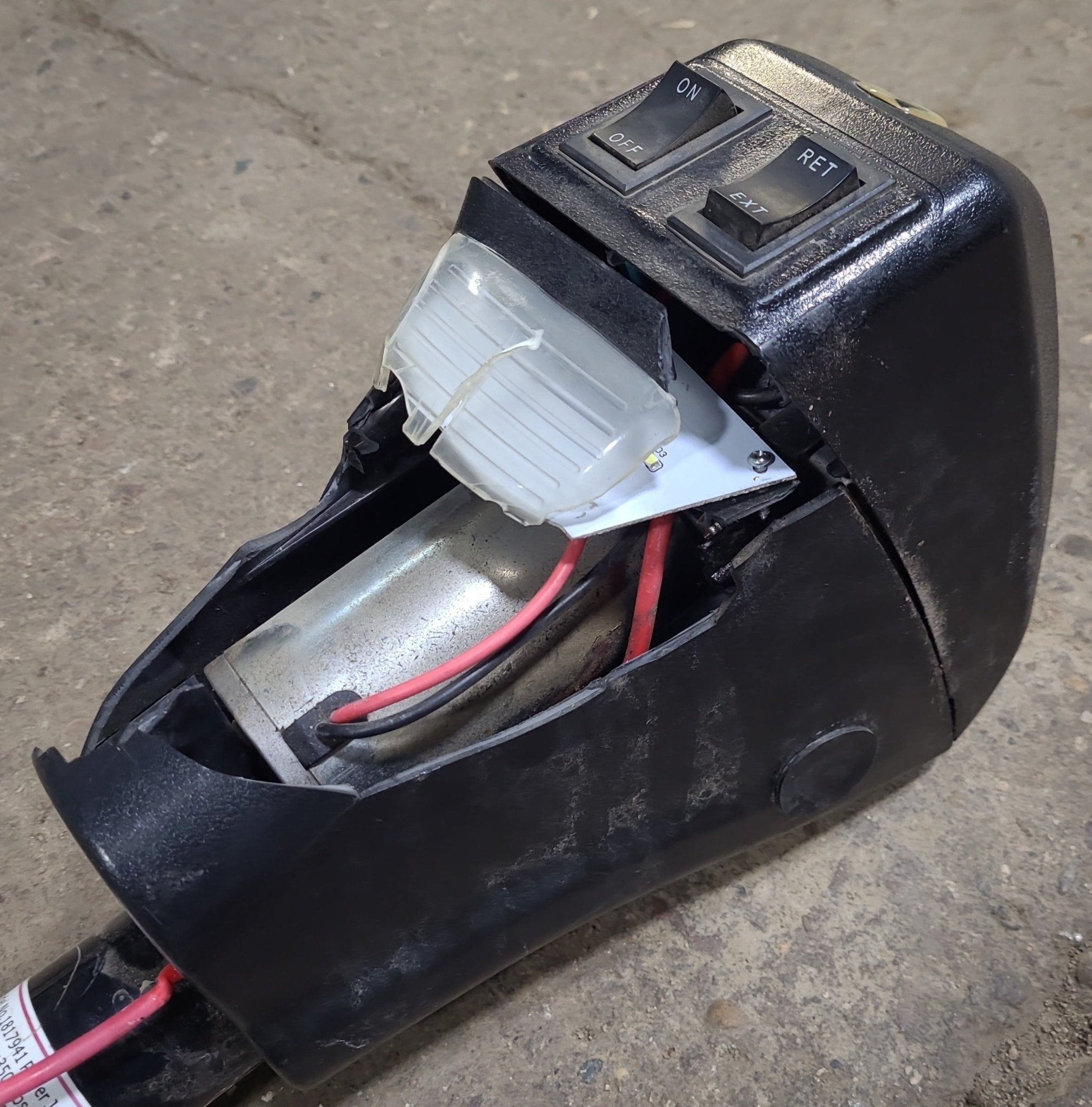 Used Lippert Power Jack 1817941 - Young Farts RV Parts