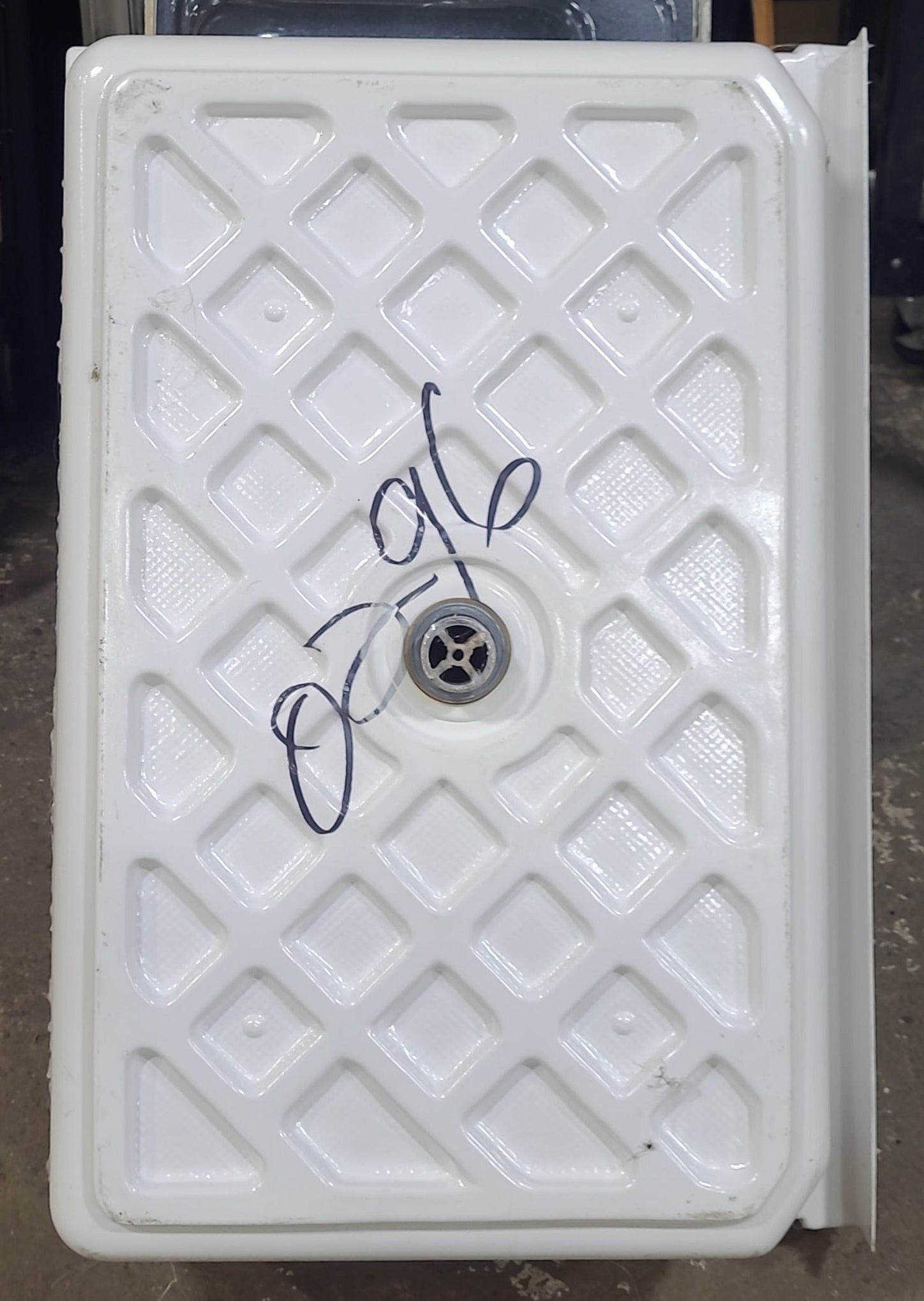 Used RV Bath Tub 34 1/2” x 24 1/2” Center Drain Young Farts RV Parts