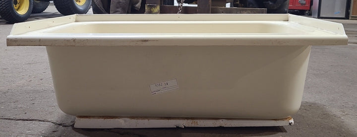 Used RV Bath Tub 36” x 24” Right Hand Drain - Young Farts RV Parts