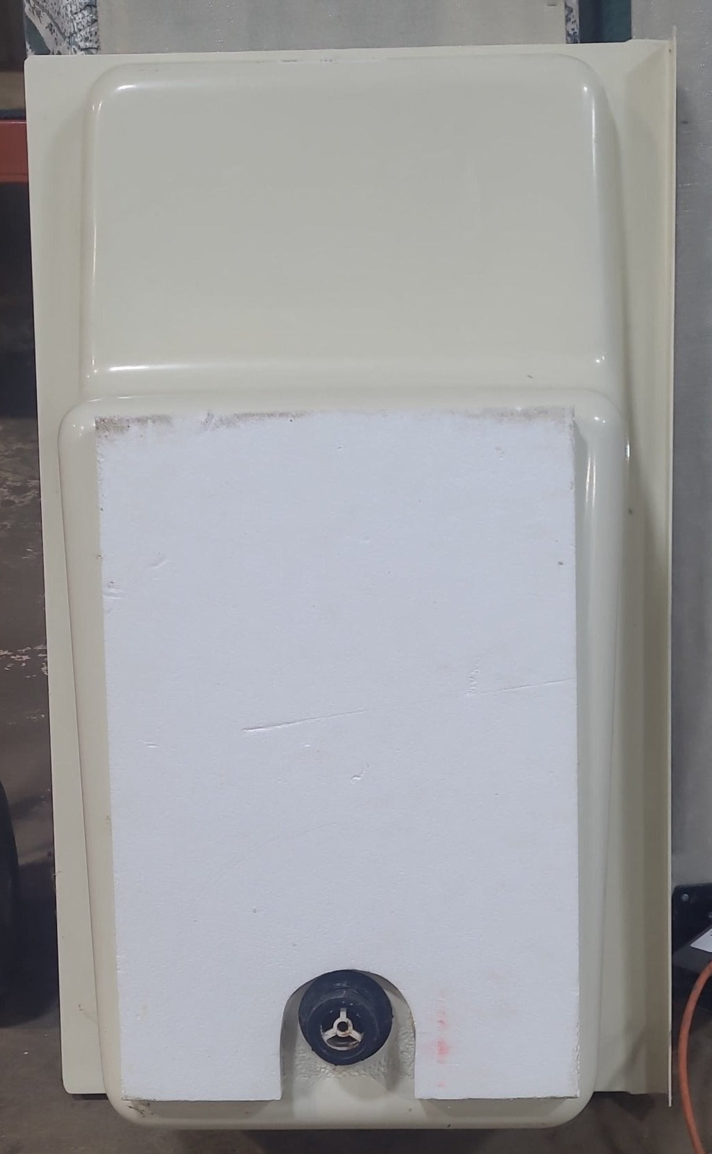 Used RV Bath Tub 40” x 24” RHD Step Tub - Young Farts RV Parts