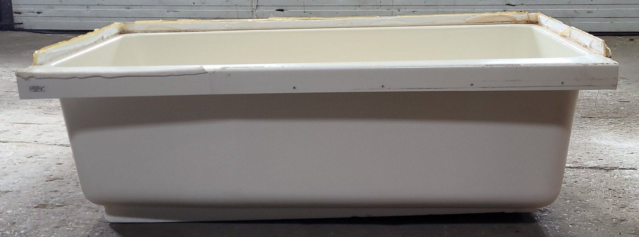Used RV Bath Tub 41” x 24” Right Hand Drain - Young Farts RV Parts