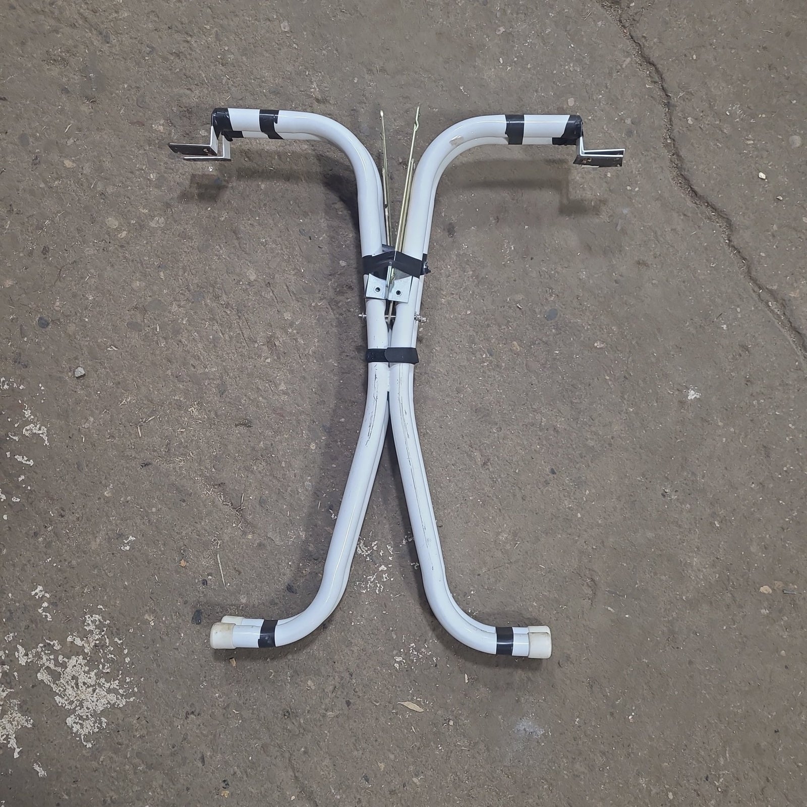 Used RV Folding Table Leg Set 25 1/4