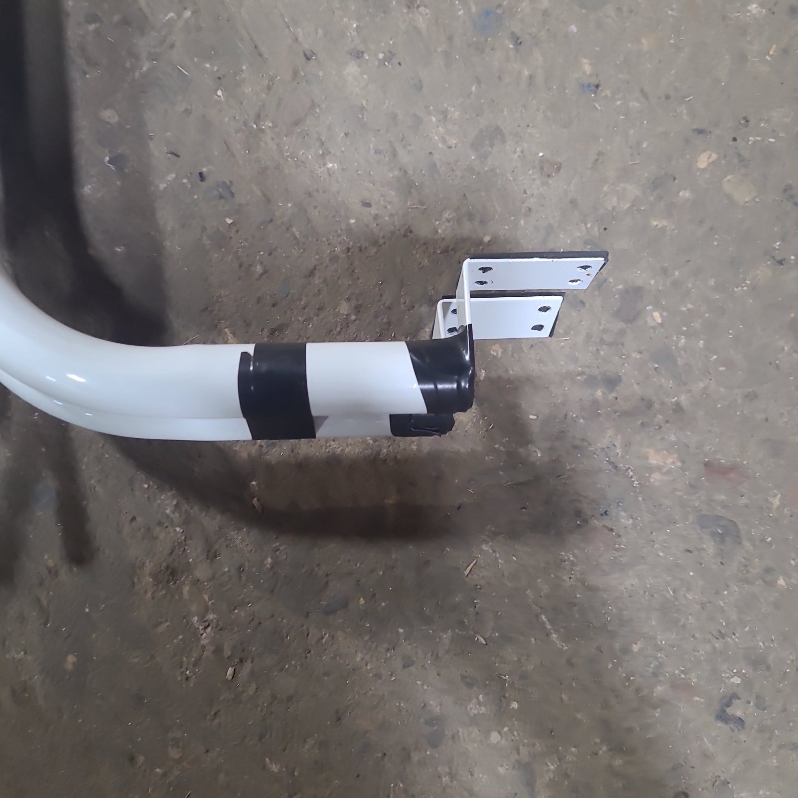 Used RV Folding Table Leg Set 25 1/4