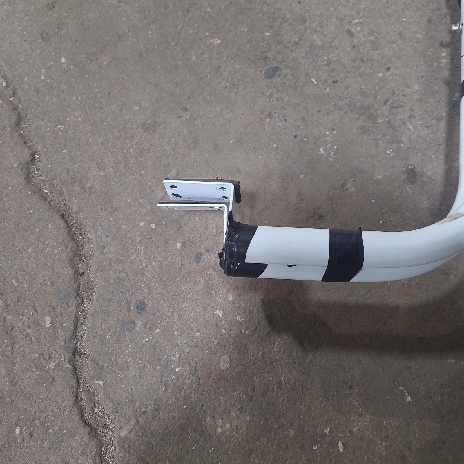 Used RV Folding Table Leg Set 25 1/4