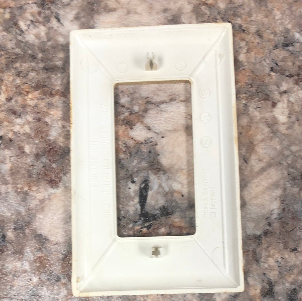 Used RV Receptacle Wall / Face Plate - Young Farts RV Parts