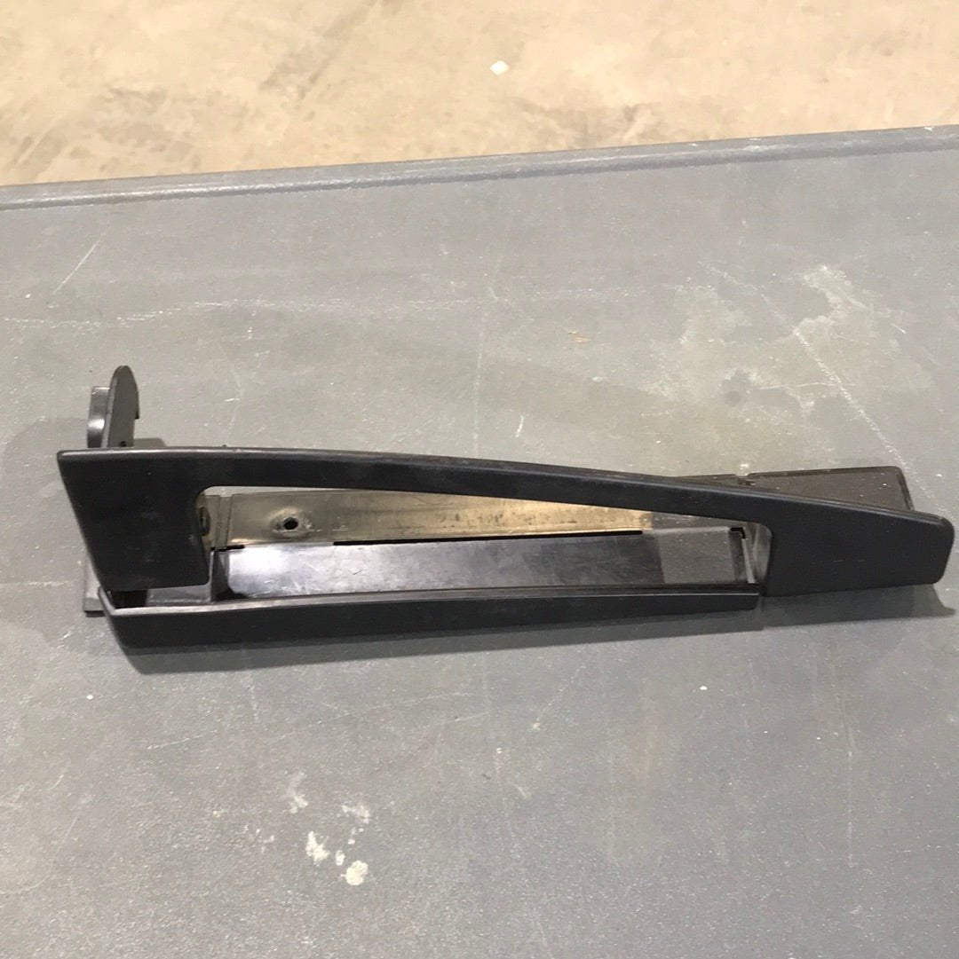 https://youngfartsrvparts.com/cdn/shop/products/used-rv-refrigerator-door-handle-black-3851299044-293810.jpg?v=1702723216