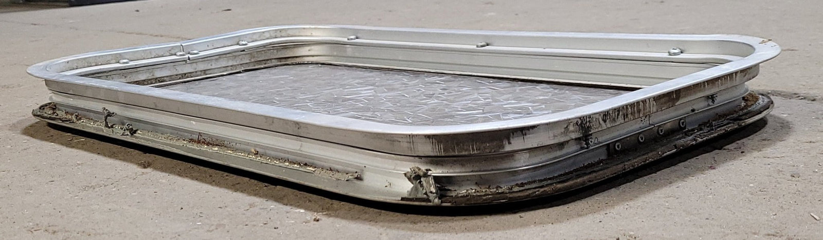 Used Silver Radius Non-Opening Window : 21 1/2