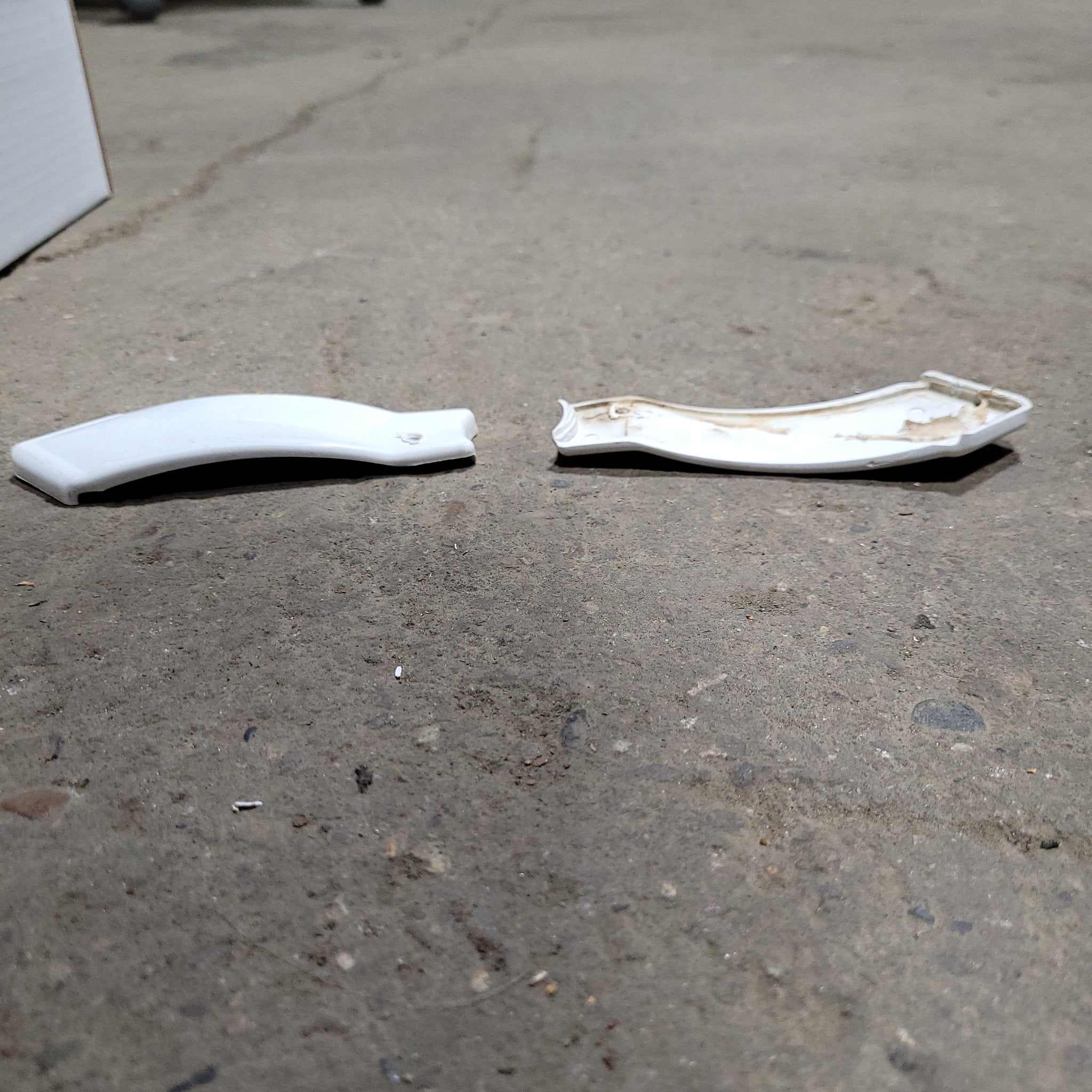 Used Slide-Out Extrusion Cover - Young Farts RV Parts