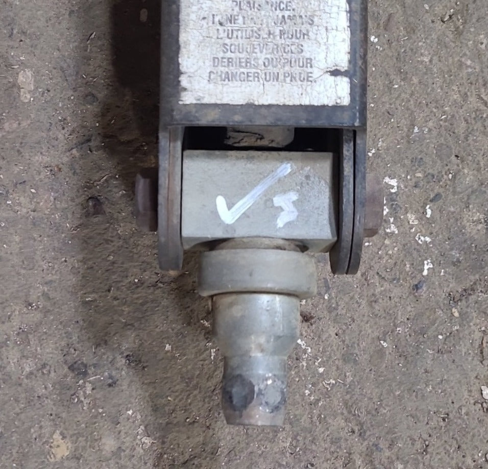 Used Stabilizer Jack 29" - Young Farts RV Parts