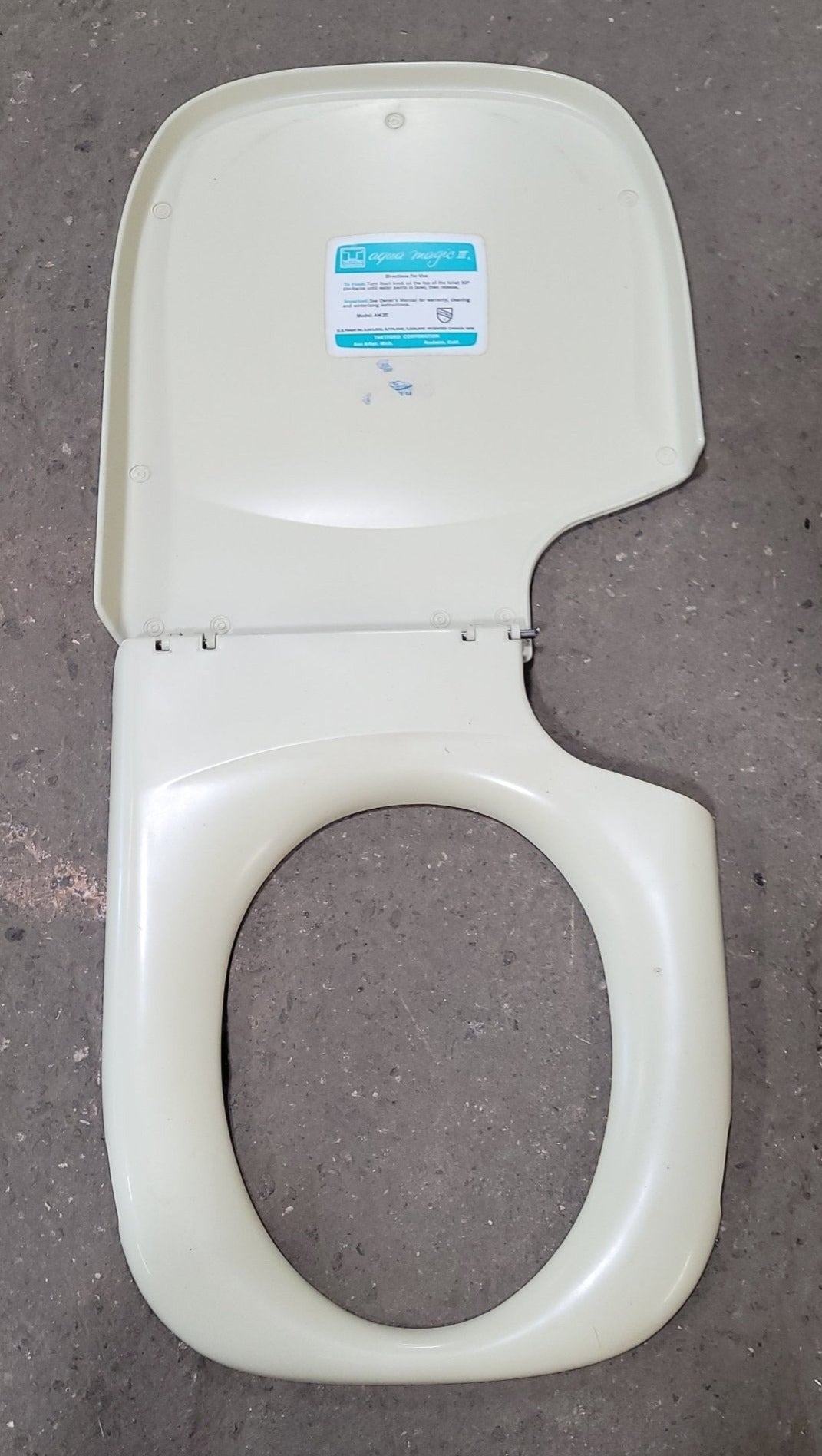 Used Thetford AM III Toilet Seat Seat & Cover Replacement | 09500 | 20932 - Young Farts RV Parts