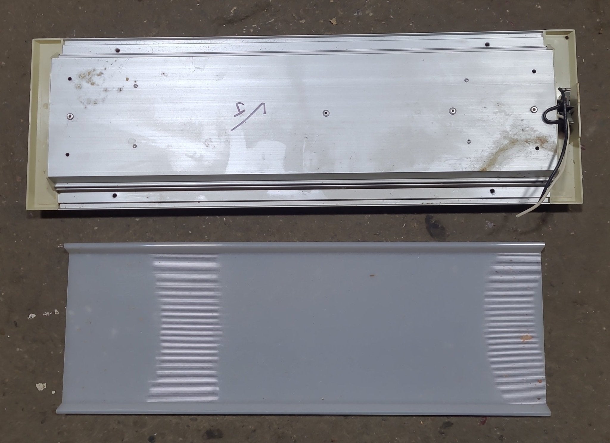 Used Thin-Lite 736 30 Watt Fluorescent Light - Young Farts RV Parts