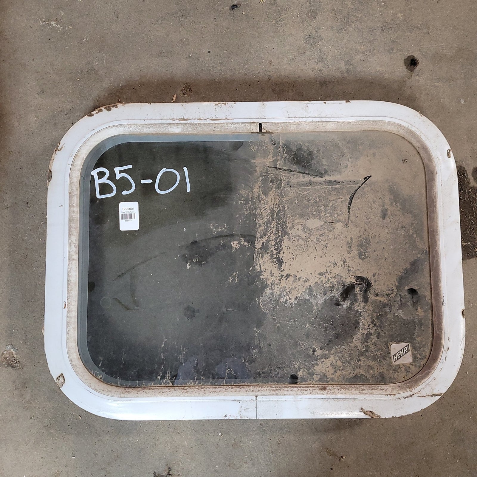 Used White Radius Non-Opening Window : 19 X 14 X 2