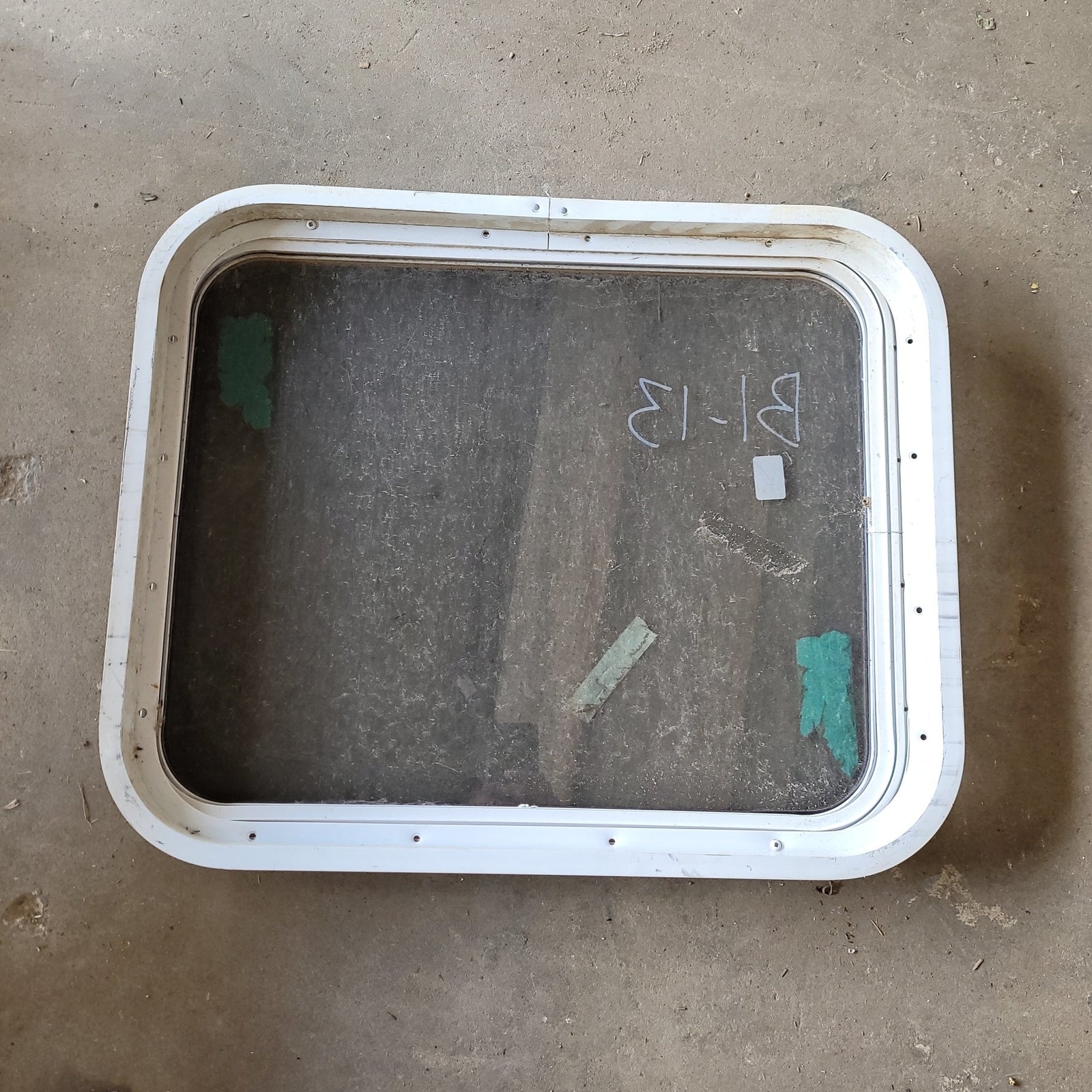 Used White Radius Non-Opening Window : 24 1/2 X 20 X 2