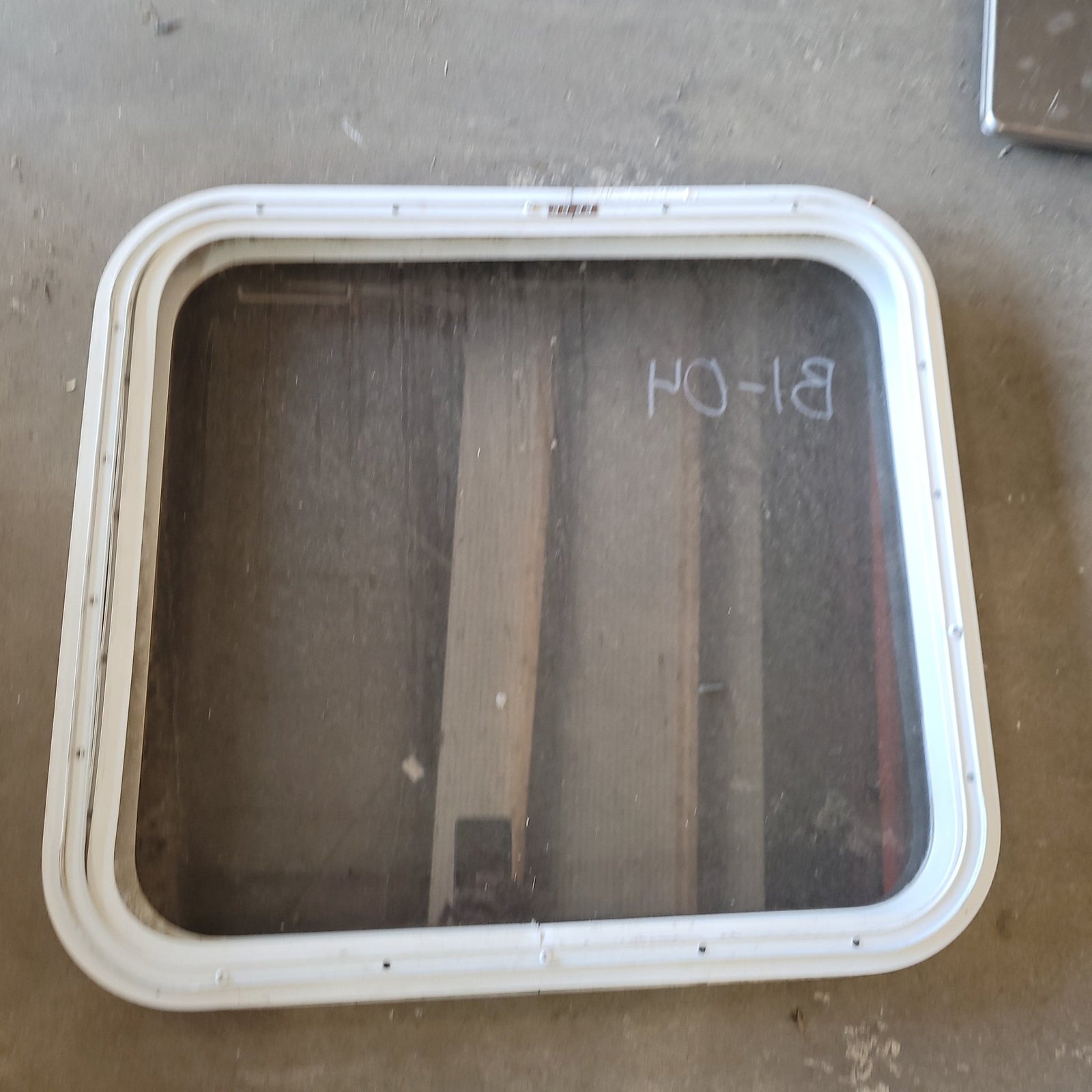 Used White Radius Non-Opening Window : 24 X 22 X 2