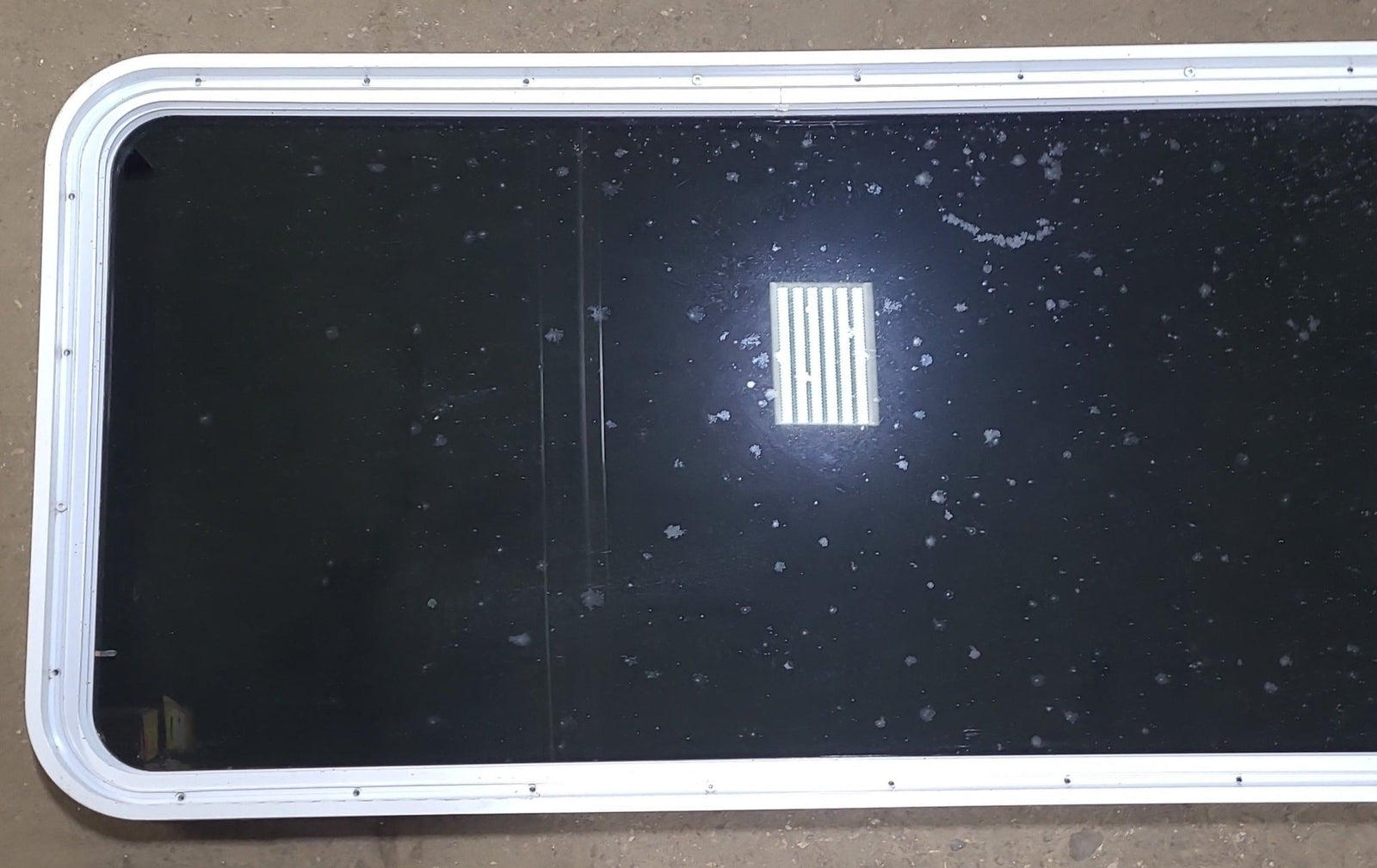 White Radius Opening Window : 24