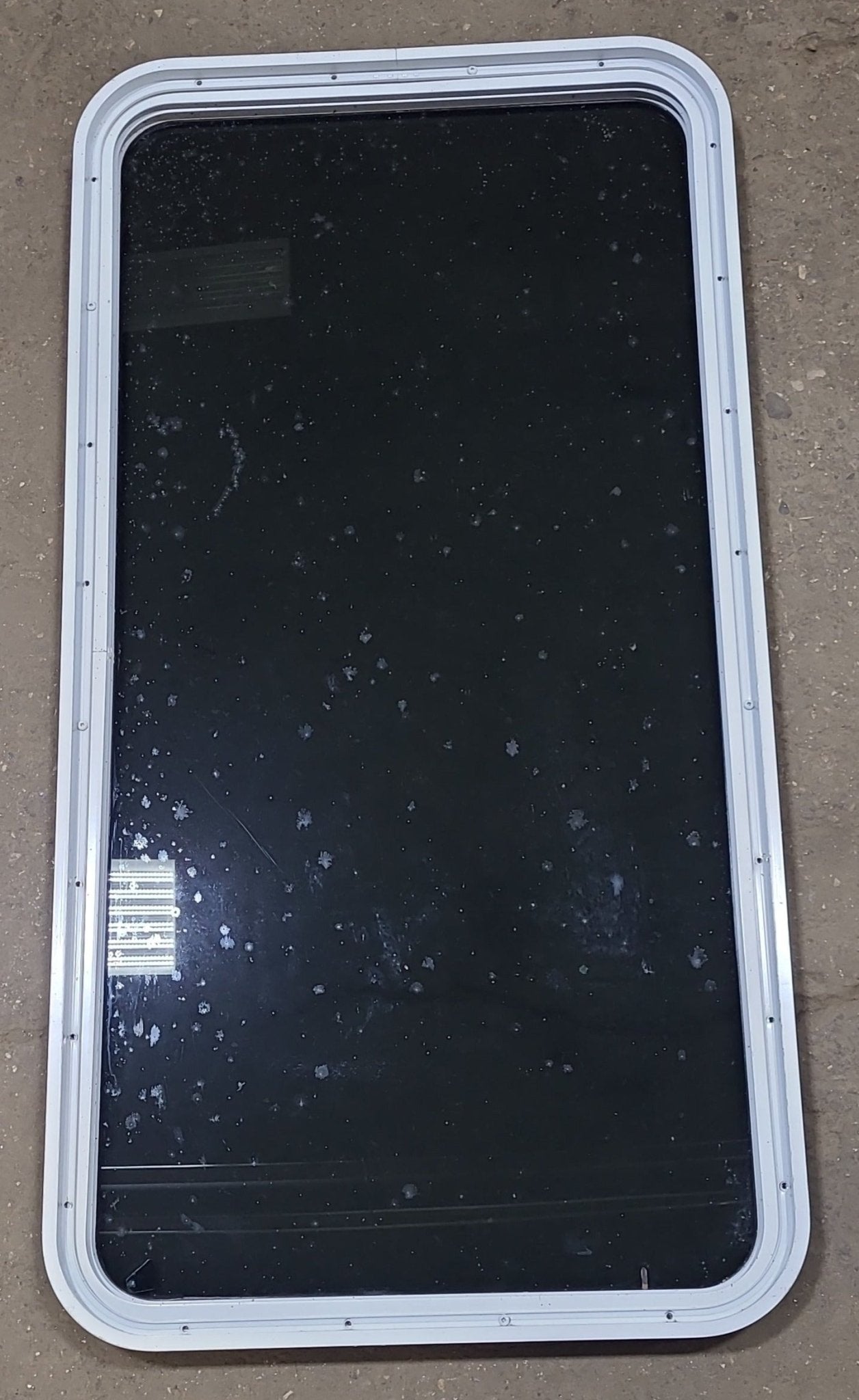 White Radius Opening Window : 24