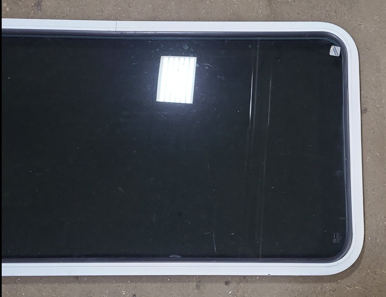 White Radius Opening Window : 24