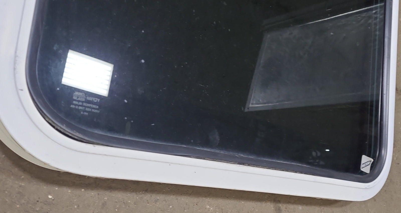 White Radius Opening Window : 24