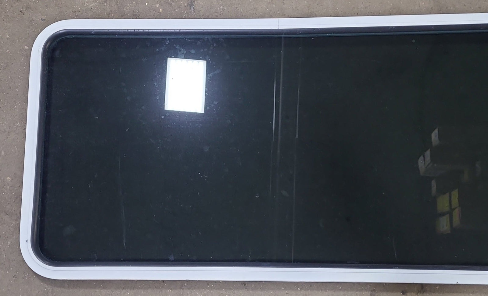 White Radius Opening Window : 24